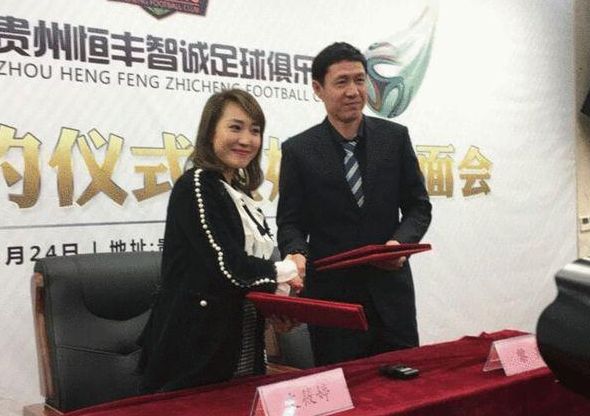 该影片以一场诡异的海上迷雾为契机，讲述了逃跑新娘袁小心因车祸无意之中闯入时空裂缝，一行五人落难泰国荒岛，离奇事件接踵而至，在一个重复的世界里他们寻找出路，但五人相互猜忌终至谋杀恶果，袁小心经历三重世界后发现了时间规律，她巧妙利用时间规律设计逃亡计划，但她逃出后惊然发现，自己仍然存在于一个更大的循环世界中，而自己也导致了未婚夫的车祸而亡，死亡是终点亦是起点，袁小心仿佛明白了自己为何逃婚的原因